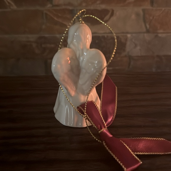 Spode Angel Holding a Heart Christmas Ornament - NIB - Picture 2 of 5